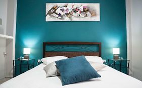 Cobalt Apartment Near Athens Airport